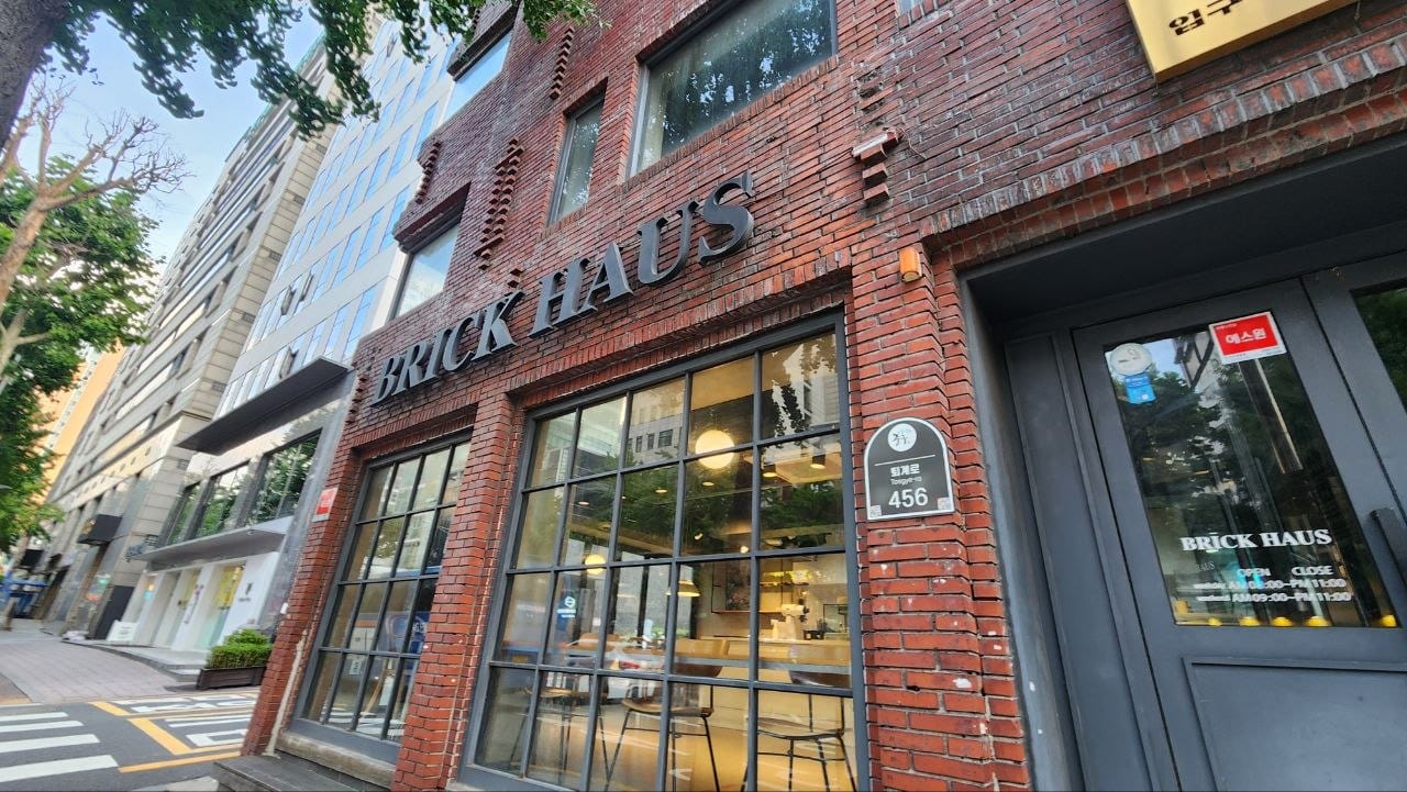 Brick Haus sign on the red-brick facade at 456 Toegye-ro